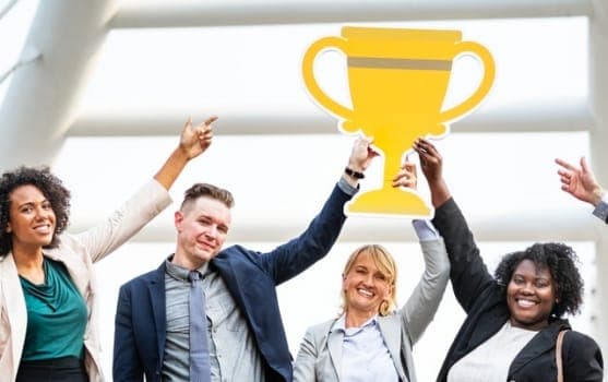 מה הן הקבוצות הטובות ביותר בפייסבוק ובלינקדאין למתרגמים?