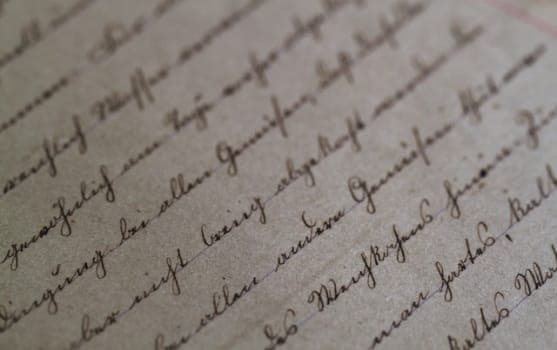 מהן יתרונותיה של כתיבת תוכן לשפות שונות?