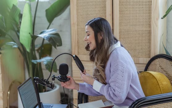 מה ההבדל בין תרגום סימולטני לתרגום עוקב?